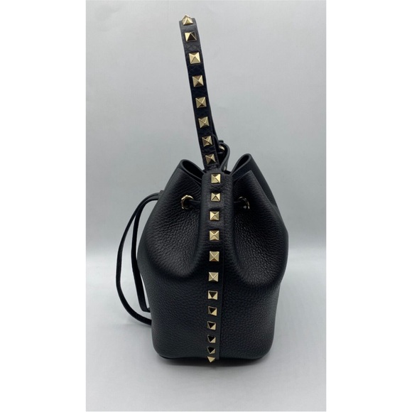 I have used this bag twice! Perfect party bag or a small bag for on the go! - Picture 4 of 9